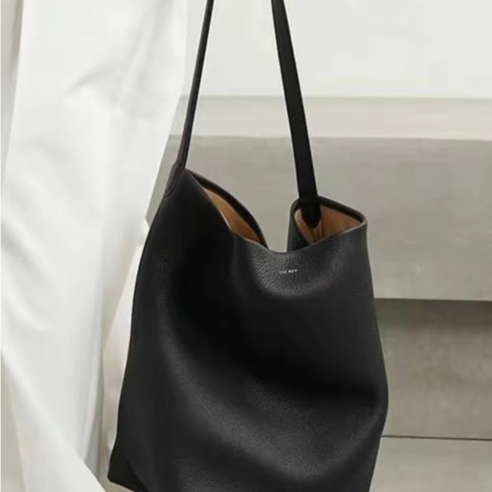 Elegant Black Bucket Shoulder Bag